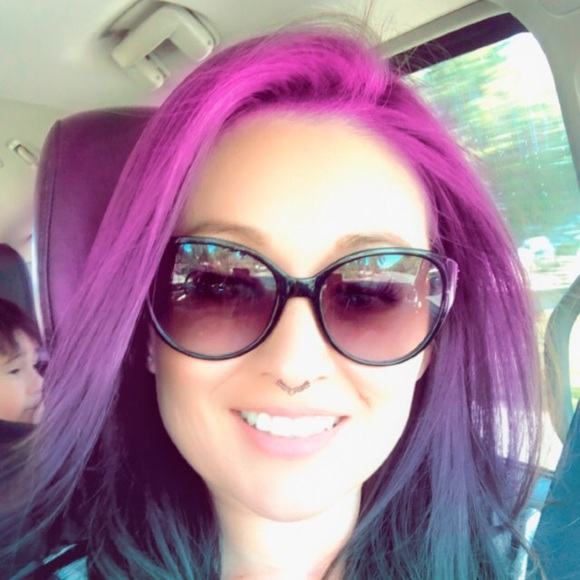 Meet your Posher, Sandra - Picture 1 of 1